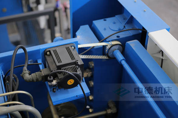 ZDPK-10032配有Y軸伺服定位功能,能精確有效提高Y軸精度,并使工作效率明顯提高 ZDPK-10032配有Y軸伺服定位功能,能精確有效提高Y軸精度,并使工作效率明顯提高