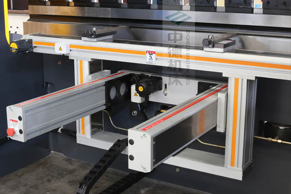 ZDPE8025-4+1軸全封套加強型鋁合金后檔料系統,內有成套滾珠絲桿和直線導軌,精度高速度快噪音低.jpg ZDPE8025-4+1軸全封套加強型鋁合金后檔料系統,內有成套滾珠絲桿和直線導軌,精度高速度快噪音低.jpg