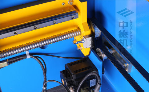 ZDPK-20032X軸配有滾珠絲桿及直線導(dǎo)軌，大功率伺服電機(jī)，鋼絲同步帶，能顯著提升X軸定位精度及速度 (2).jpg